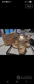 sandalo tacco grosso color oro con borsa 