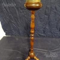 Posa cenere con piedistallo in legno