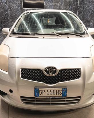 TOYOTA Yaris 1.0 5 porte