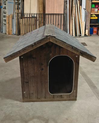 Cuccia per cane grande in legno massiccio 