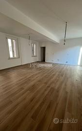 Quadrilocale con due bagni ristrutturato e senza s