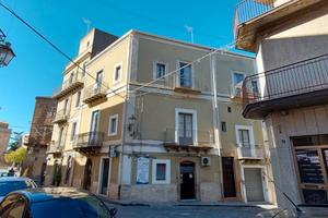 Palazzetto indipendente - arredato