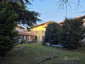 Casa indipendente con giardino