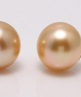 Orecchini in perla con chiusura a farfalla oro 18k