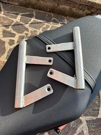 Maniglie passeggero mt07