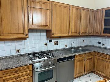 Cucina in rovere con too in granito