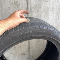 Pneumatici 245 / 40 R18.