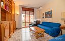 trilocale-in-piccolo-contesto-con-garage