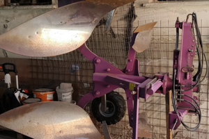 Aratro monovomere de franceschi