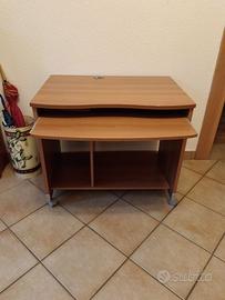 SCRIVANIA COMPATTA PER PC