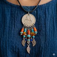 Pendente stile boho/etnico con moneta e pietre