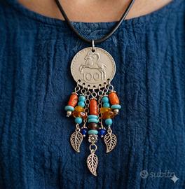 Pendente stile boho/etnico con moneta e pietre