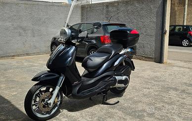 Piaggio Beverly 500 parabrezza alto e bauletto