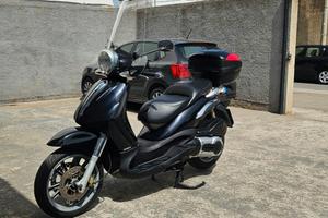 Piaggio Beverly 500 parabrezza alto e bauletto