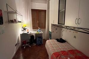 Stanza singola in appartamento luminoso