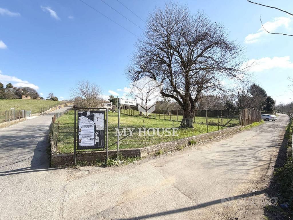 Rustico / Casale di 160 m² con più di 5 locali a P - Vista 3