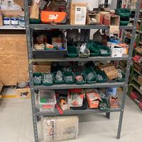 2 Scaffali completi di viteria professionale Wurth