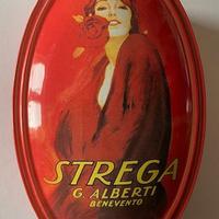 Scatola di latta vintage Strega ovale