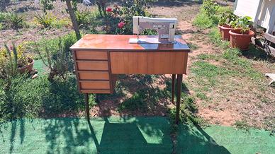 Macchina da cucire Necchi Vintage 