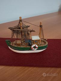 Modellini veliero e barca