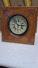 Orologio da parete d'epoca in noce
