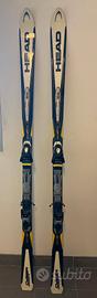 sci con attacchi, racchette e custodia