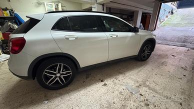 MERCEDES GLA 200
