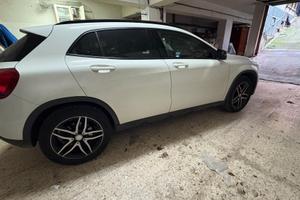 MERCEDES GLA 200