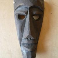 Maschera africana in legno tribale nera vintage