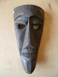 Maschera africana in legno tribale nera vintage