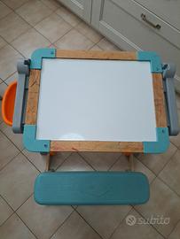 Banco scuola con due lavagne 