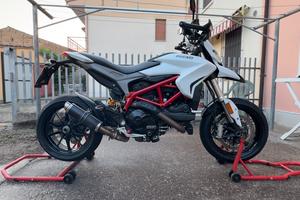 Ducati hypermotard 939