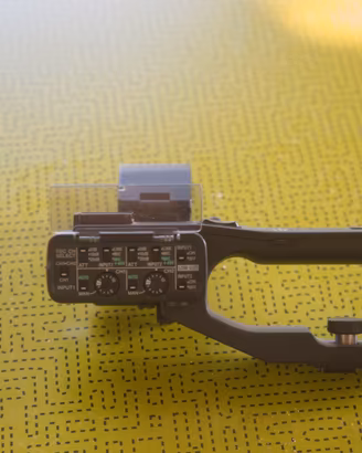 Maniglia XLR originale Sony PXW-X70 — come nuova