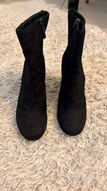 Stivaletti Benetton N.38 ricamati neri