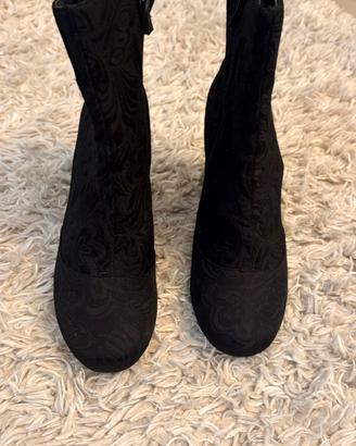 Stivaletti Benetton N.38 ricamati neri