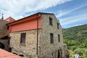 Rustico / Casale di 565 m² con più di 5 locali a V
