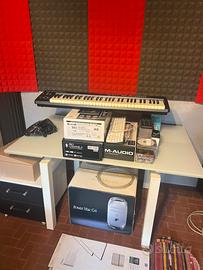 Attrezzatura da studio + scrivania