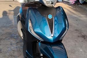 Beverly 300 hpe ABS ASR come nuovo 