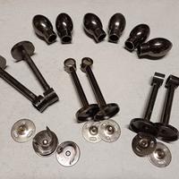 Estremità e supporto per pali tenda