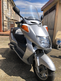 Scooter Peugeot SV250