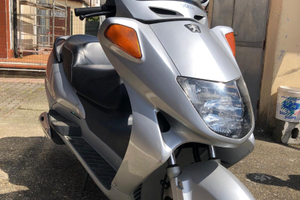 Scooter Peugeot SV250