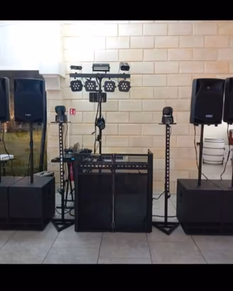 Impianto Audio FBT con Luci, Tavolo DJ, ecc