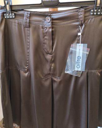 Gonna con pieghe e tasche. Marrone. T.48. Oltre