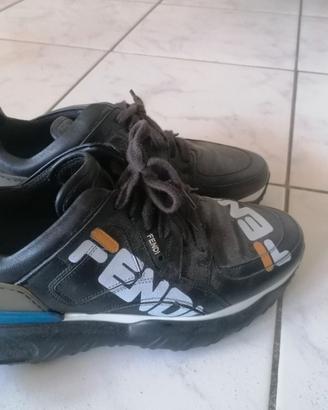 sneakers usata da riparare lux brand
