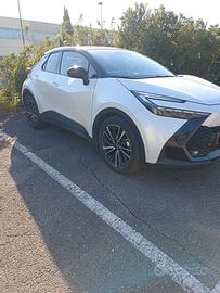 Toyota CHR lounge 1.8 full Hybrid 