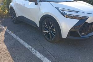 Toyota CHR lounge 1.8 full Hybrid 