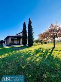 Villa di 290 m² con più di 5 locali a Faenza