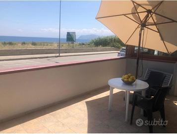 Appartamento fronte mare gioiosa marea