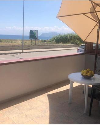 Appartamento fronte mare gioiosa marea