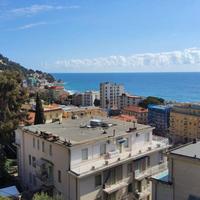 Appartamento con piscina, giardino e posto auto ad